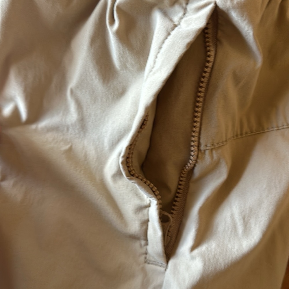 Gap kids size XL khaki shorts - Picture 4 of 6